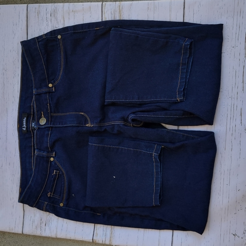 D.Jeans dark wash skinny jeans.